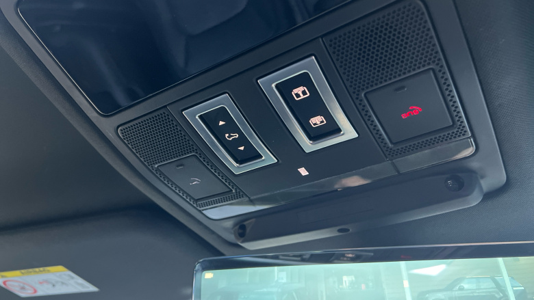 Land Rover Defender 3.0 D250 X-Dynamic HSE 110 5dr Auto Diesel Estate